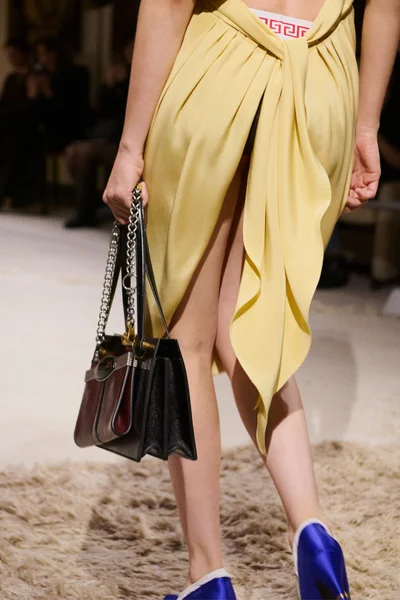 Look 19